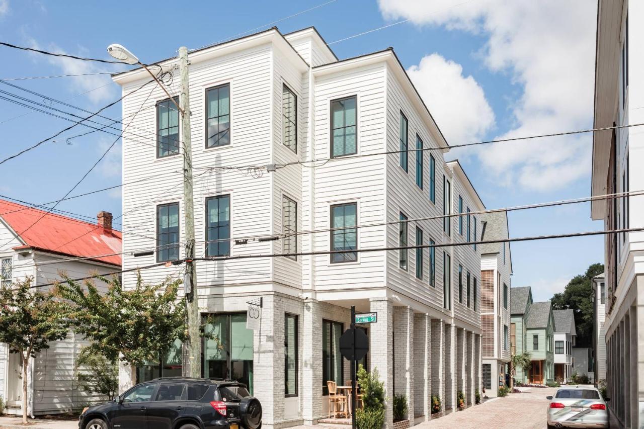 The Azalea Suite At 124 Spring Charleston Exterior photo